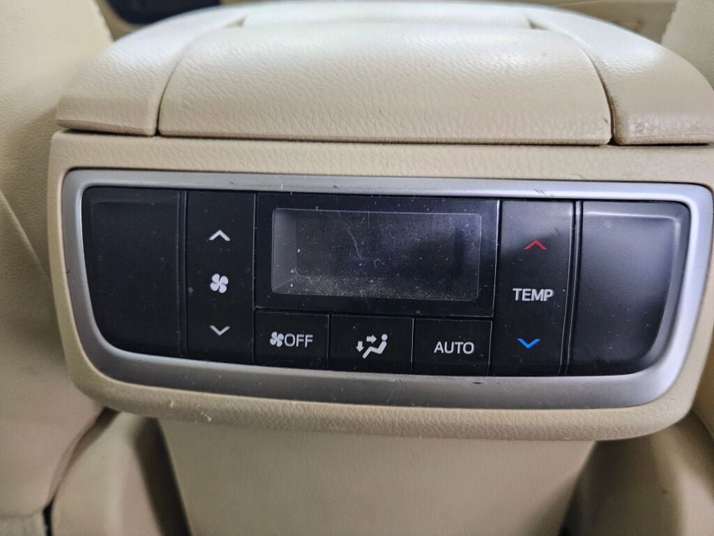 Used 2017 Toyota Highlander Limited AWD/4WD image 23