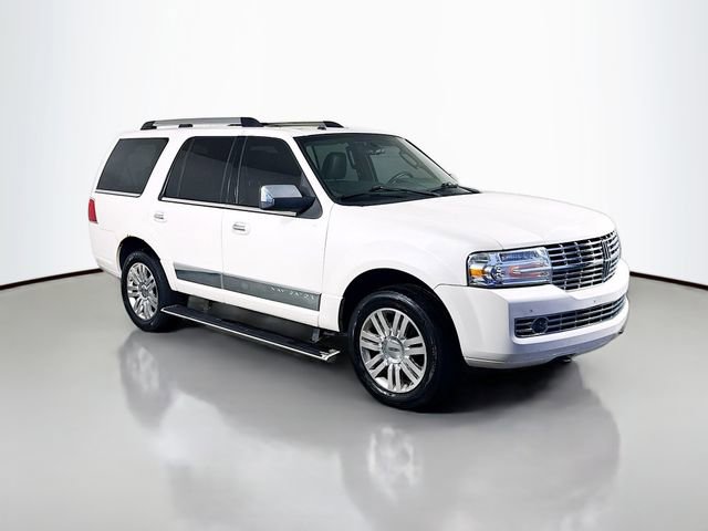 Used 2013 Lincoln Navigator 4WD w/ HD Trailer Tow Pkg image 2