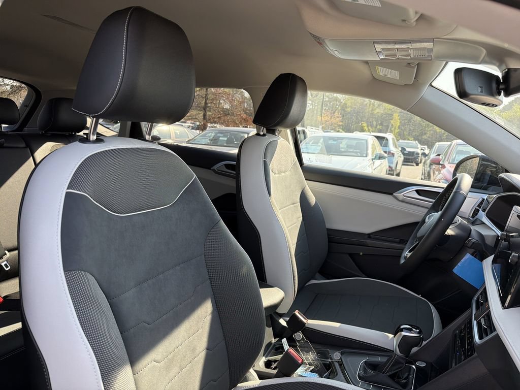 New 2026 Volkswagen Taos SE FWD image 18
