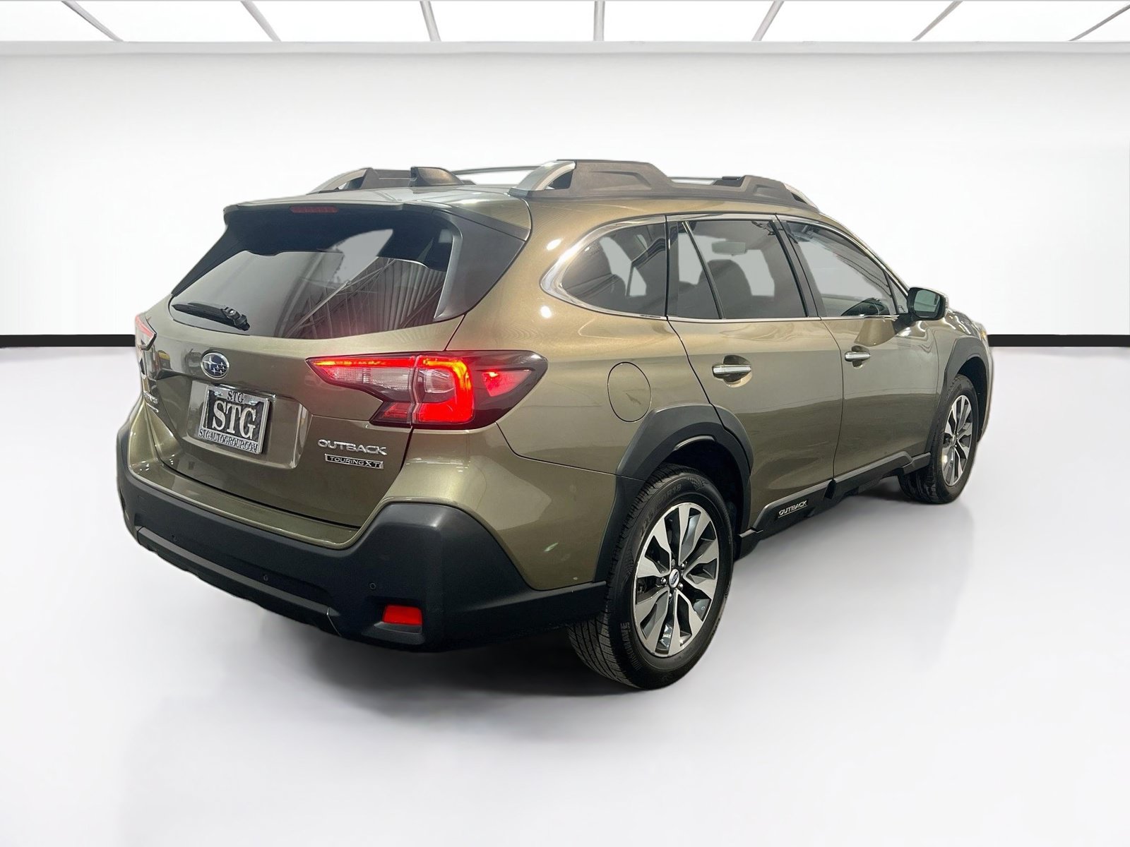 Used 2023 Subaru Outback Touring XT AWD/4WD image 4