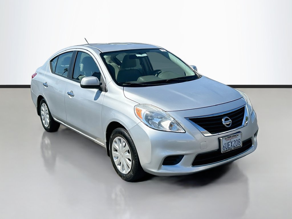 Used 2012 Nissan Versa SV FWD image 3