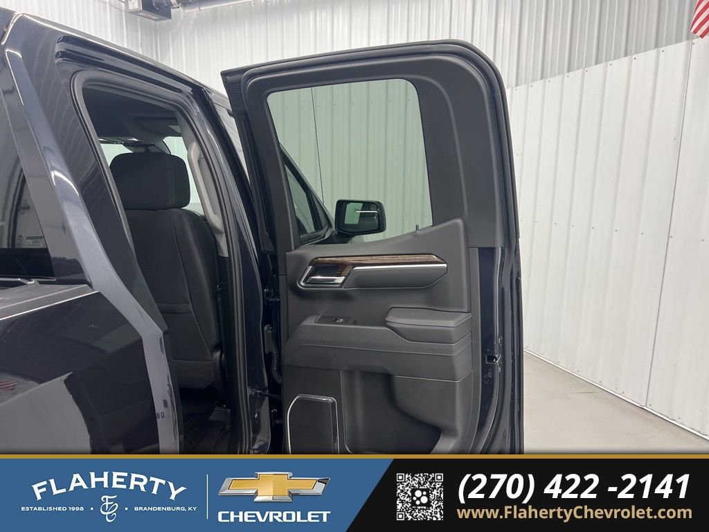 Used 2025 GMC Sierra 1500 Elevation image 12