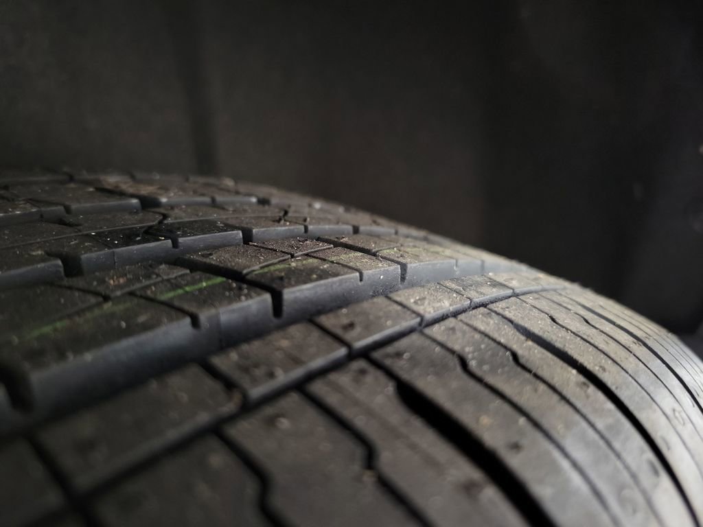 Used 2018 Nissan Rogue SV w/ Premium Package image 12