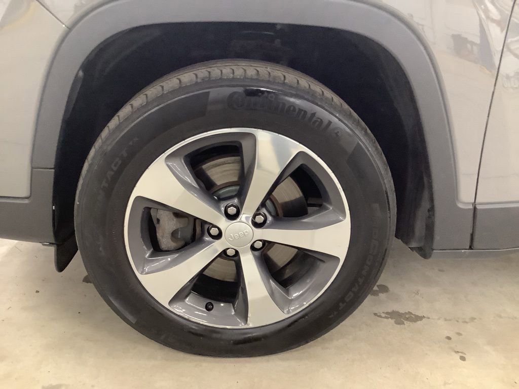 Used 2019 Jeep Cherokee Limited image 6