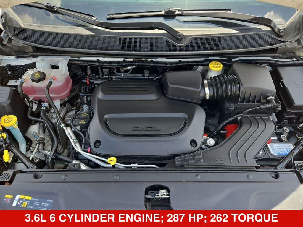 Used 2024 Chrysler Pacifica Touring-L FWD image 13