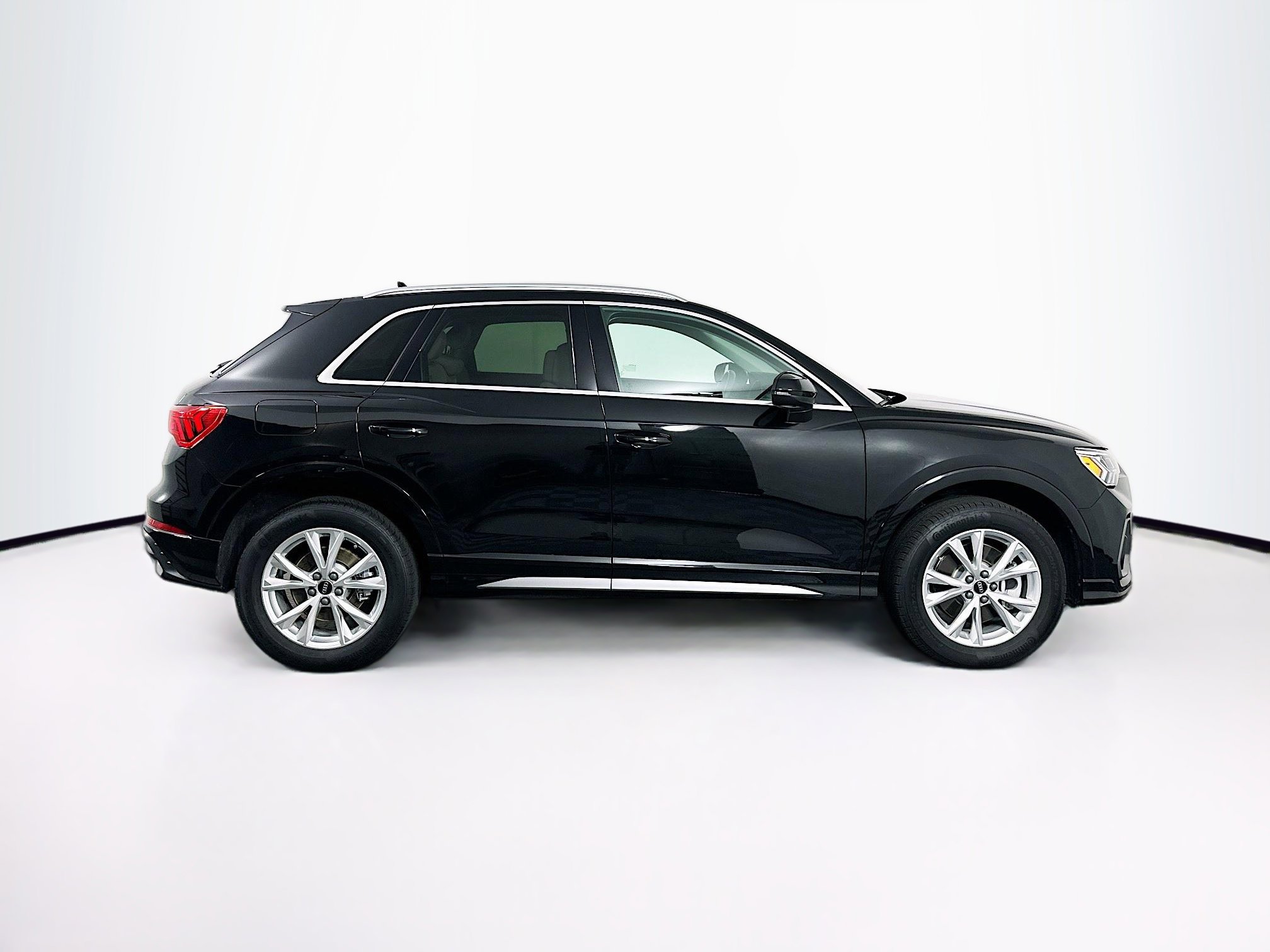 Used 2024 Audi Q3 2.0T Premium Plus w/ Premium Plus Package AWD/4WD image 10