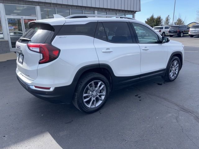 Used 2022 GMC Terrain SLT w/ Tech Package AWD/4WD image 3