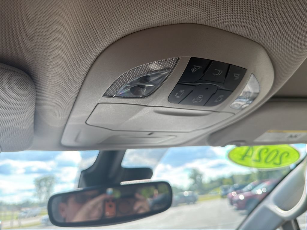 Used 2024 Chrysler Pacifica Touring-L FWD image 26