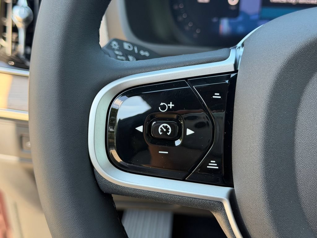 New 2026 Volvo XC90 B6 Plus w/ Protection Package Premier AWD/4WD image 20