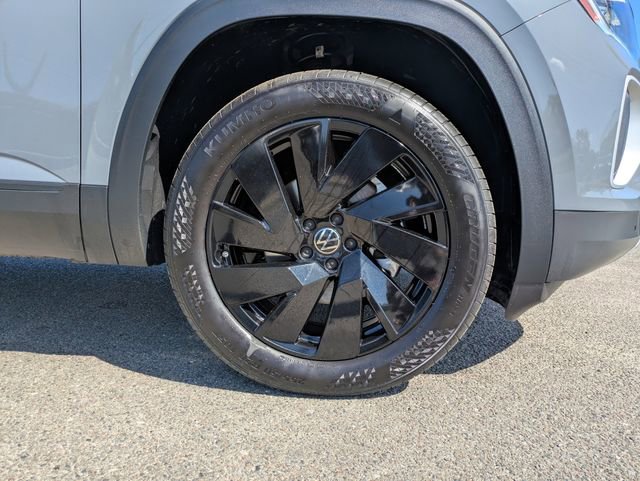 Certified 2025 Volkswagen Atlas SE w/ Black Wheel Package image 11