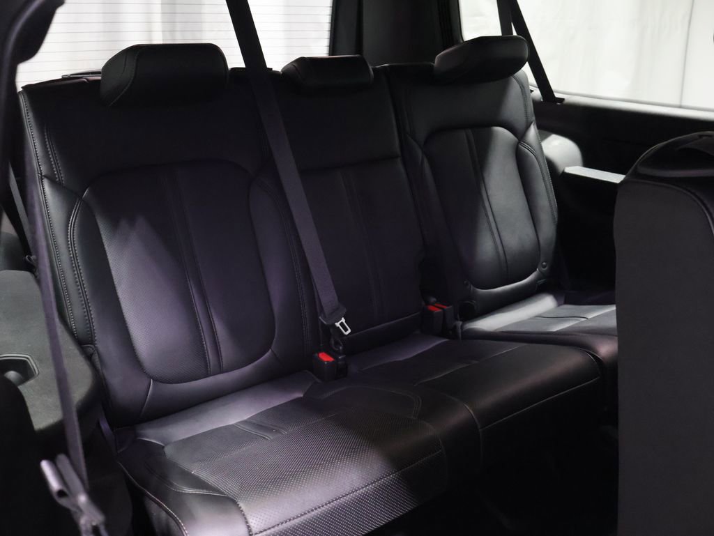 Used 2024 Jeep Wagoneer L Series III w/ Flexible Seating Group image 21