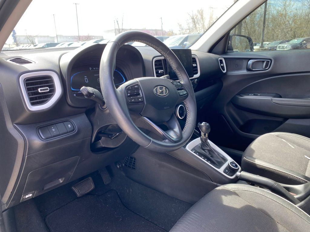 Certified 2025 Hyundai Venue Limited image 9
