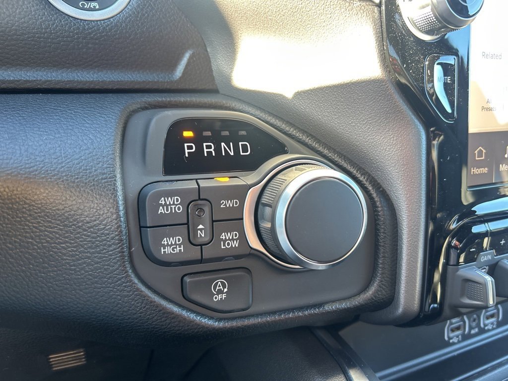 New 2026 RAM 1500 4x4 Crew Cab image 25