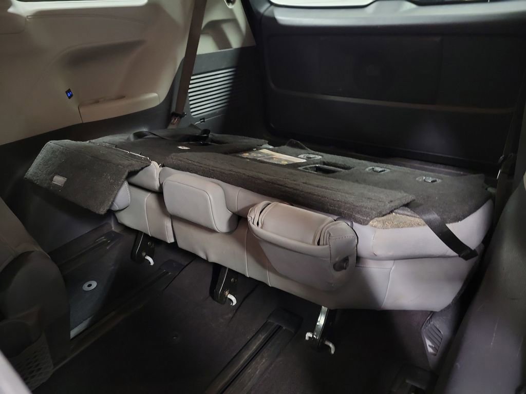 Used 2021 Toyota Sienna XLE image 19