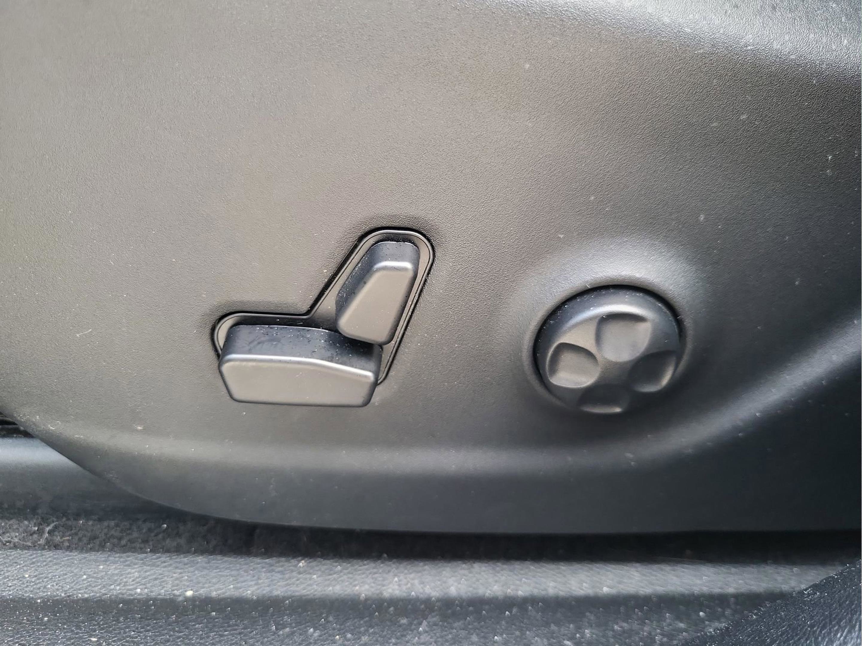 Used 2019 Jeep Cherokee Limited image 14