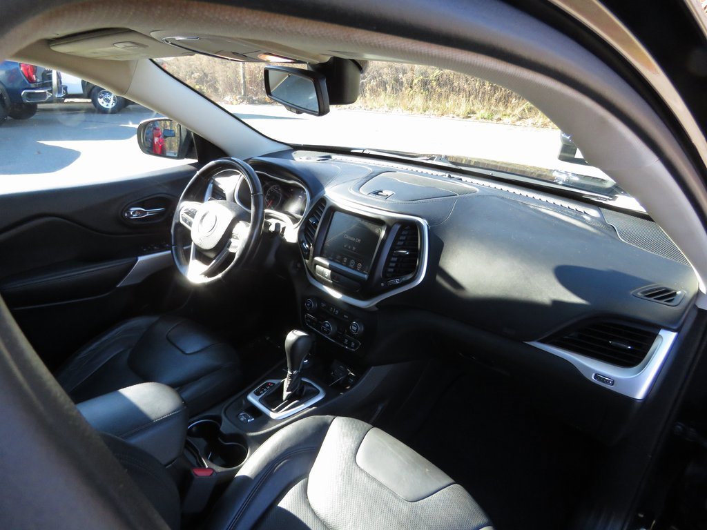 Used 2018 Jeep Cherokee Overland w/ Heavy Duty Protection Group image 15