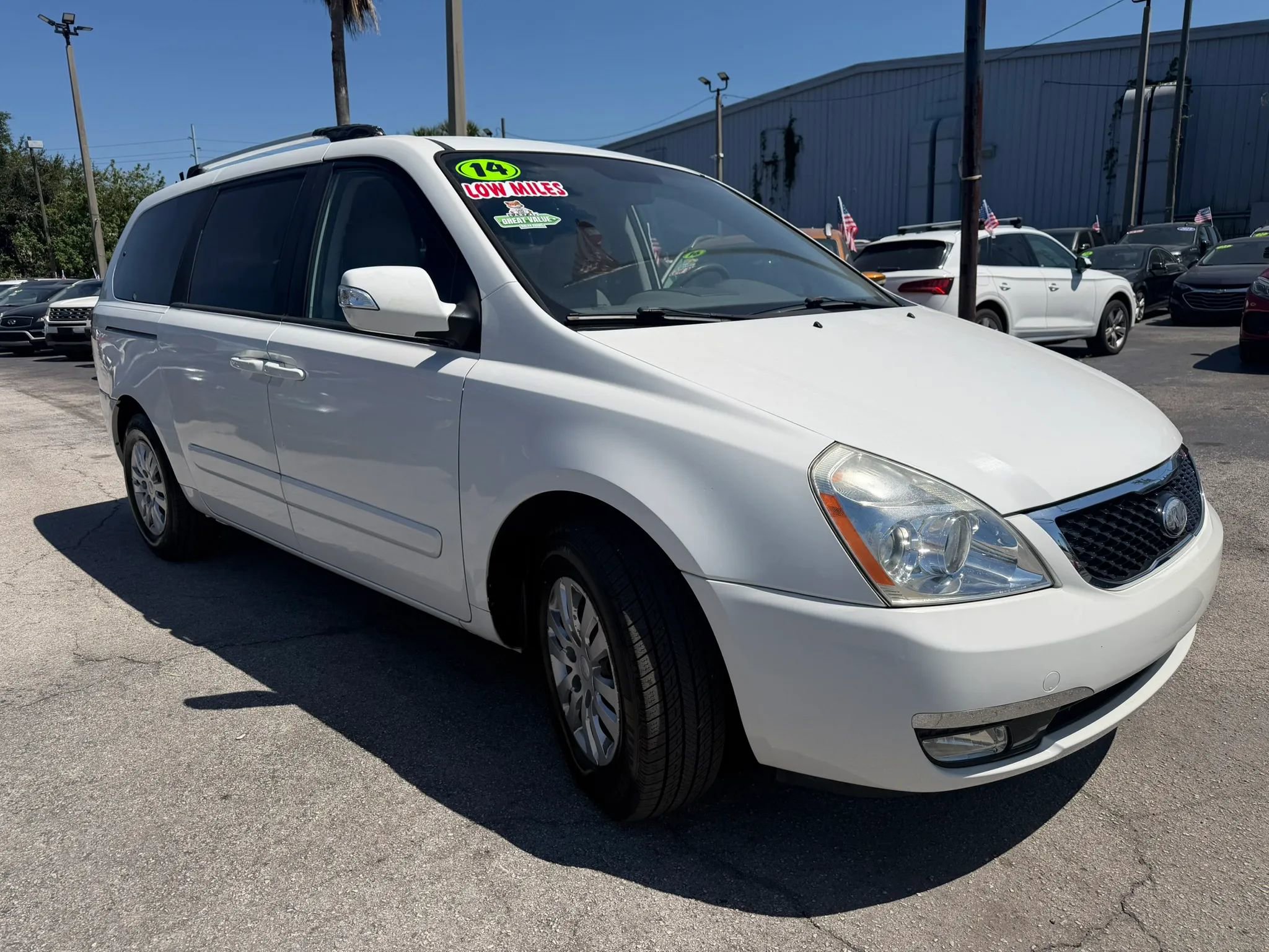 Used 2014 Kia Sedona LX image 3