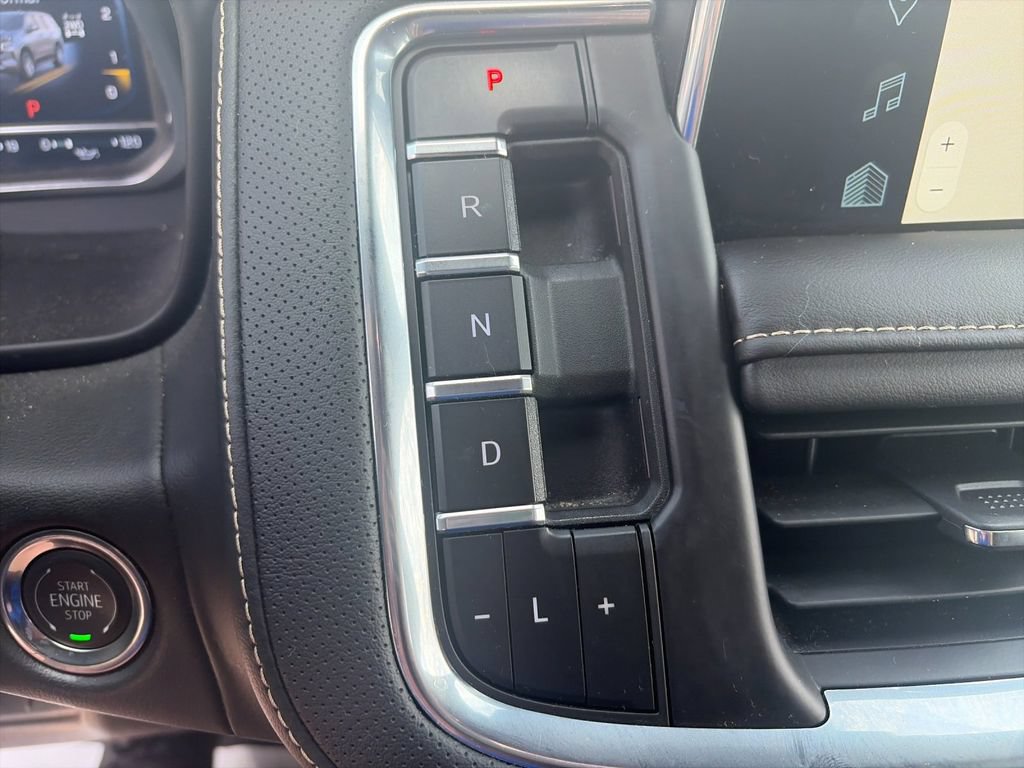 Used 2024 Chevrolet Suburban Premier w/ Premium Package AWD/4WD image 27