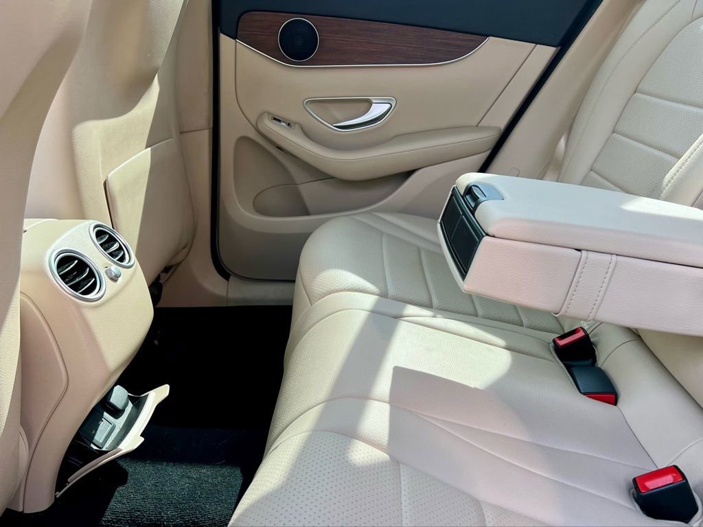 Used 2022 Mercedes-Benz GLC 300 4MATIC image 12