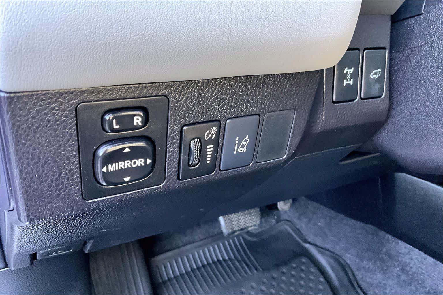 Used 2016 Toyota RAV4 Limited AWD/4WD image 66