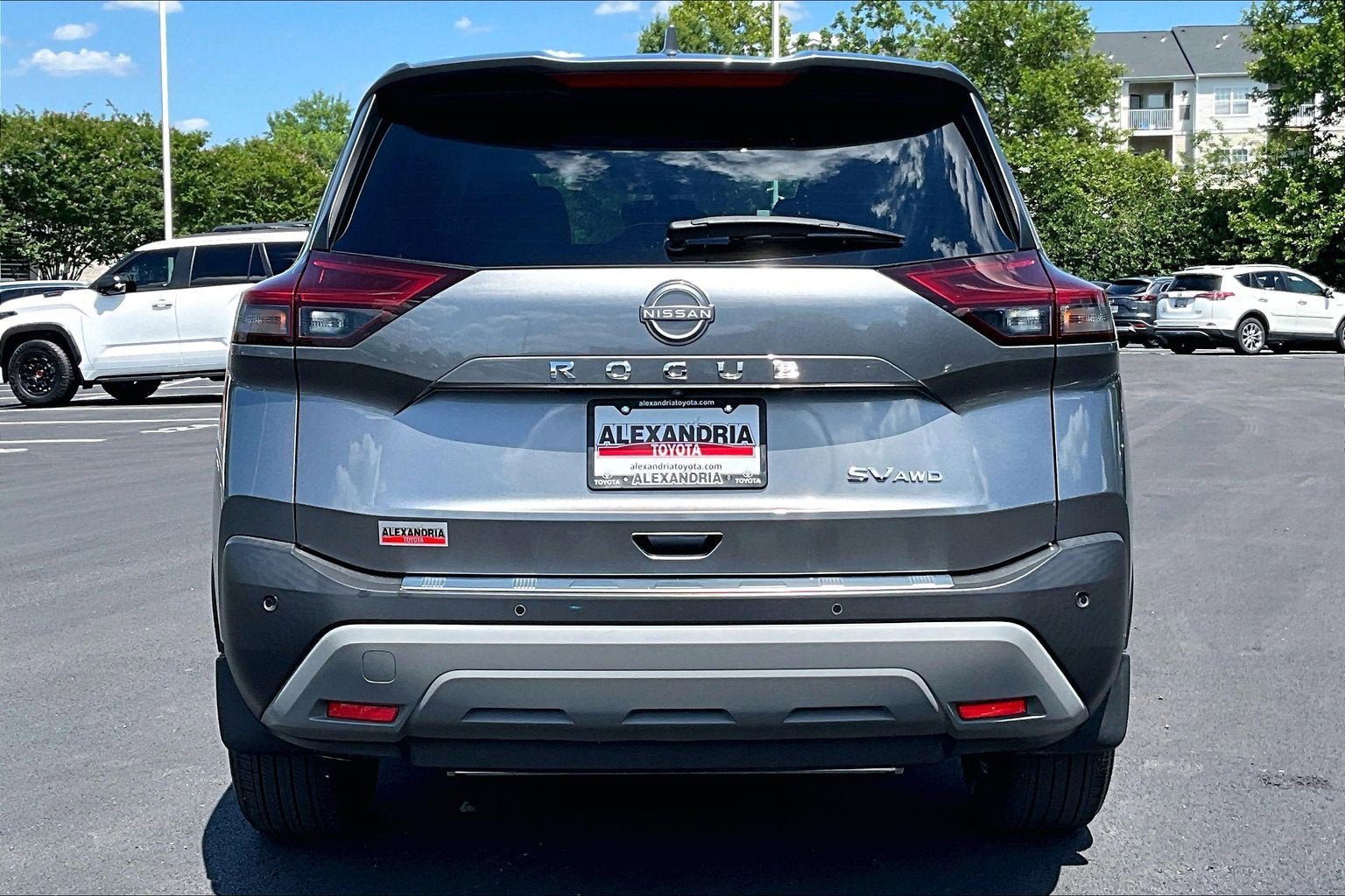 Used 2023 Nissan Rogue SV AWD/4WD image 4