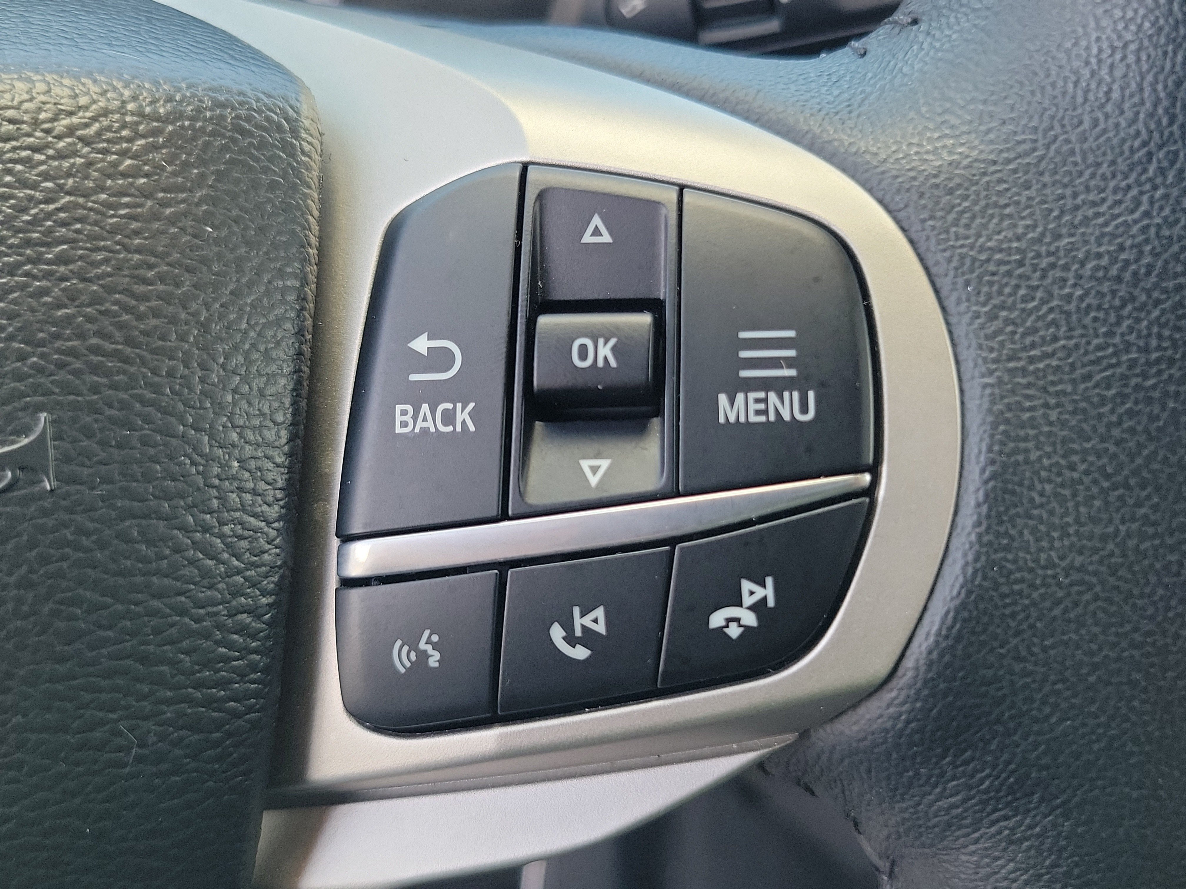 Used 2023 Ford Explorer XLT w/ Equipment Group 202A RWD image 23