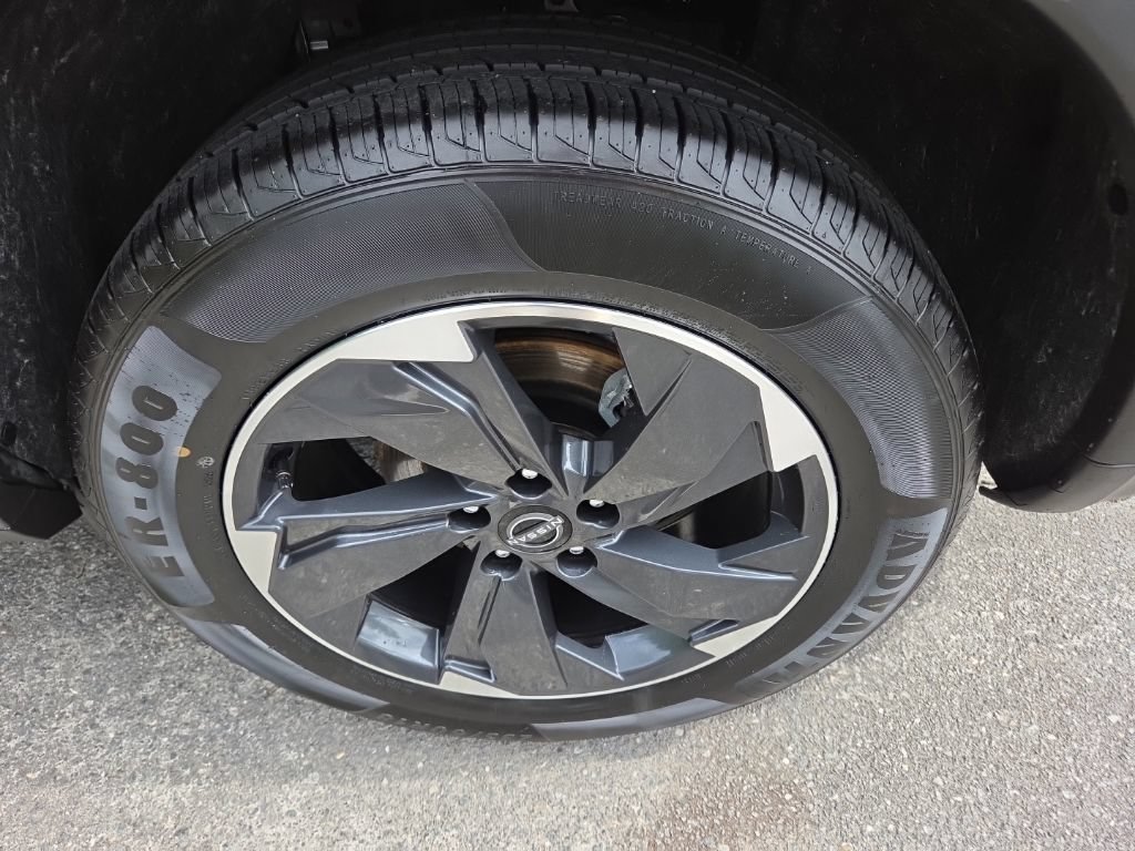 Certified 2025 Nissan Rogue SV FWD image 13