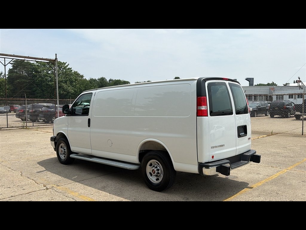 Used 2025 GMC Savana 2500 w/ Driver Convenience Package RWD image 4