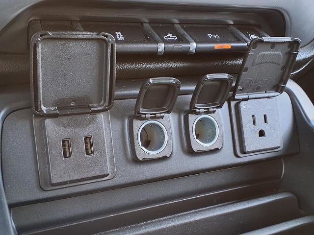 Used 2018 GMC Sierra 1500 SLT w/ Enhanced Driver Alert Package image 8