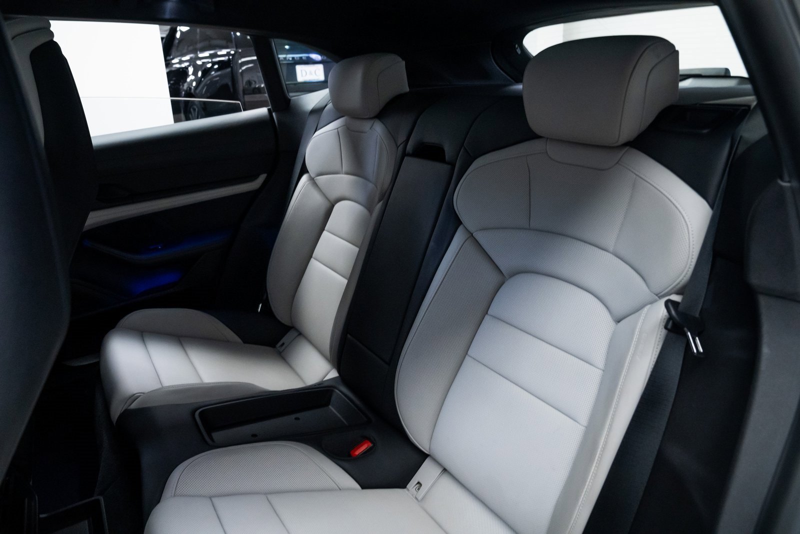 Used 2021 Porsche Taycan 4S w/ Premium Package image 20