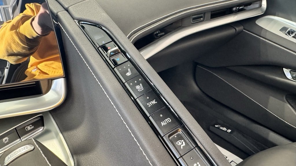 Used 2025 Chevrolet Corvette Z06 image 13