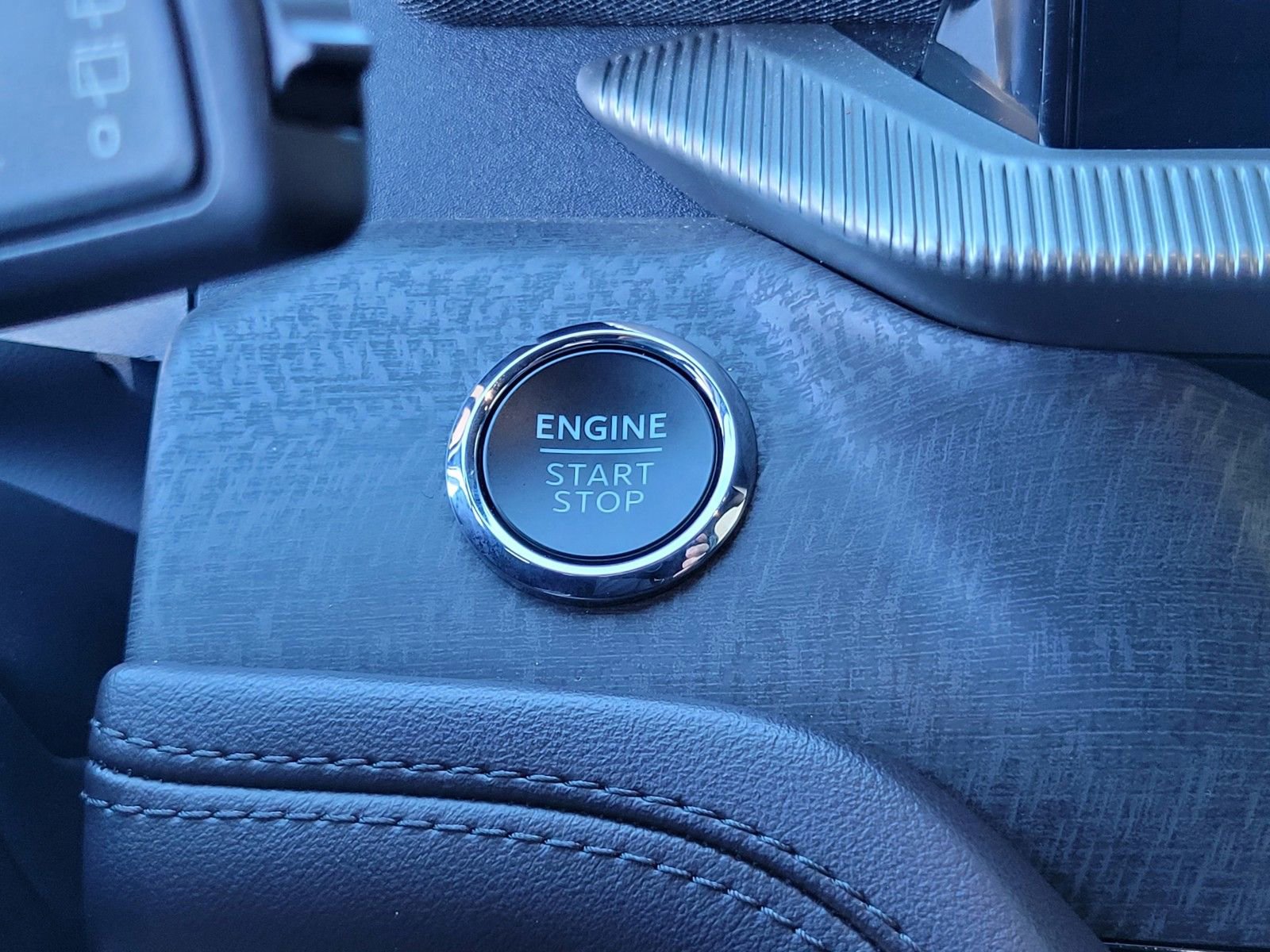 Used 2025 Ford Explorer Platinum w/ LUX Leather Package image 25