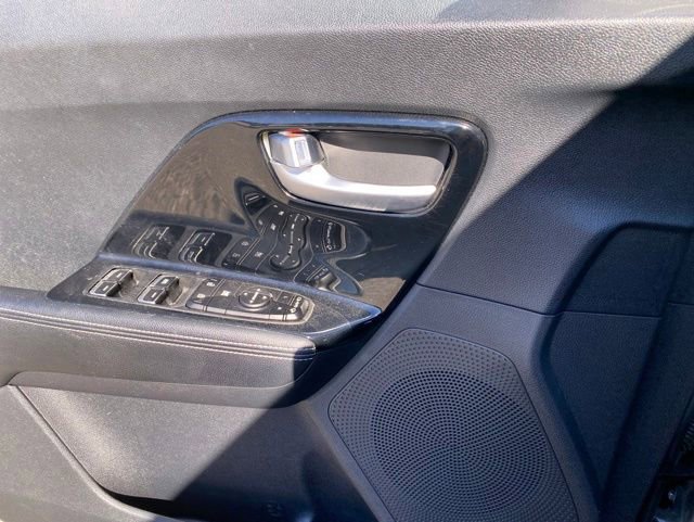 Used 2022 Kia Niro Touring Special Edition FWD image 21