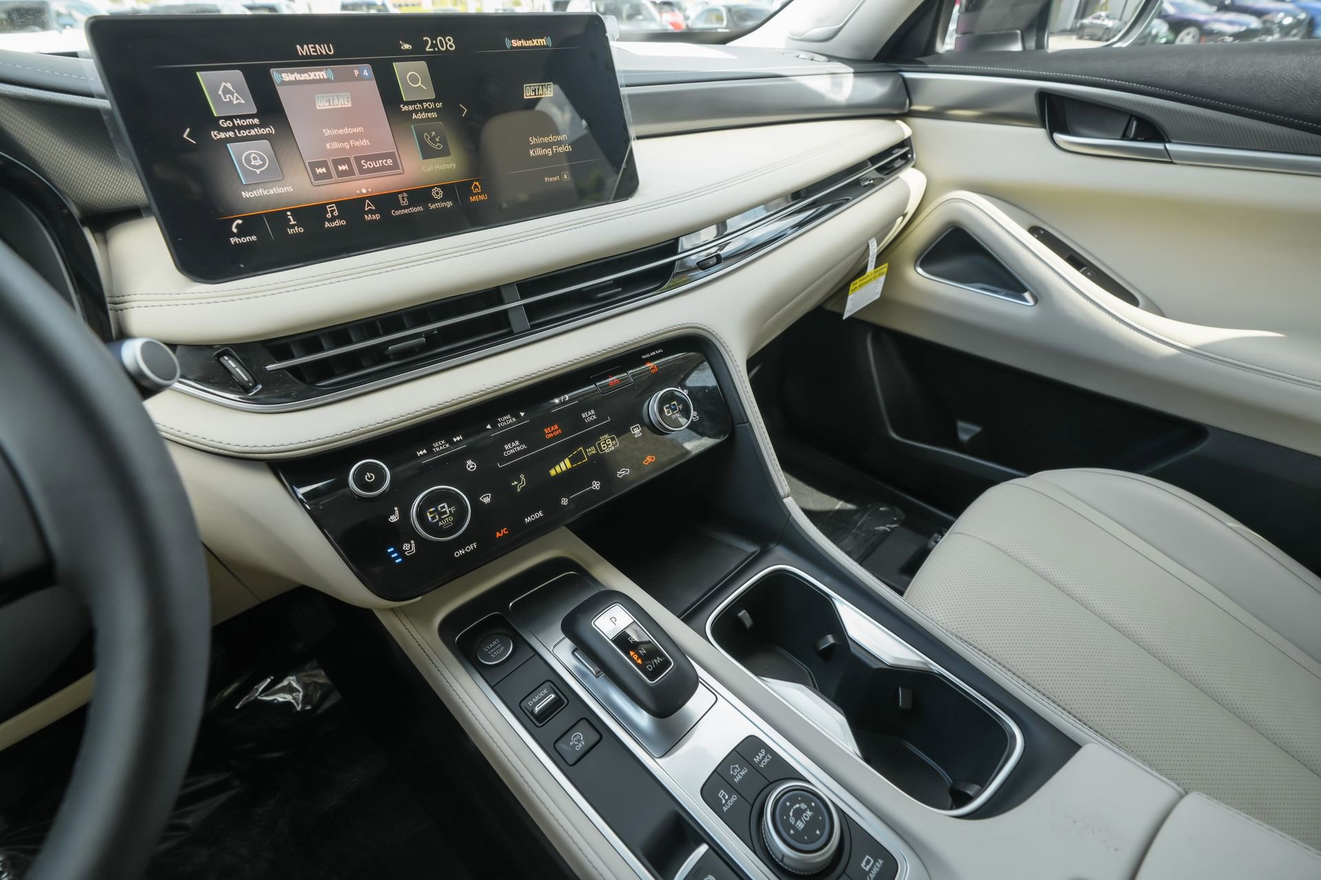 Used 2025 INFINITI QX60 Luxe w/ Vision Package image 9