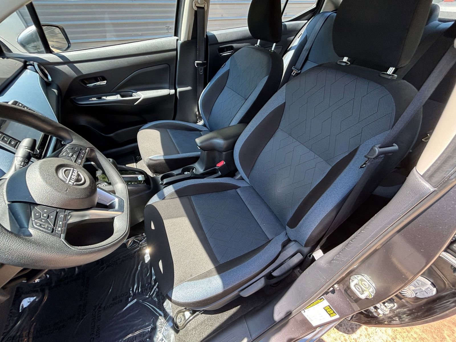 Used 2025 Nissan Versa SV FWD image 31