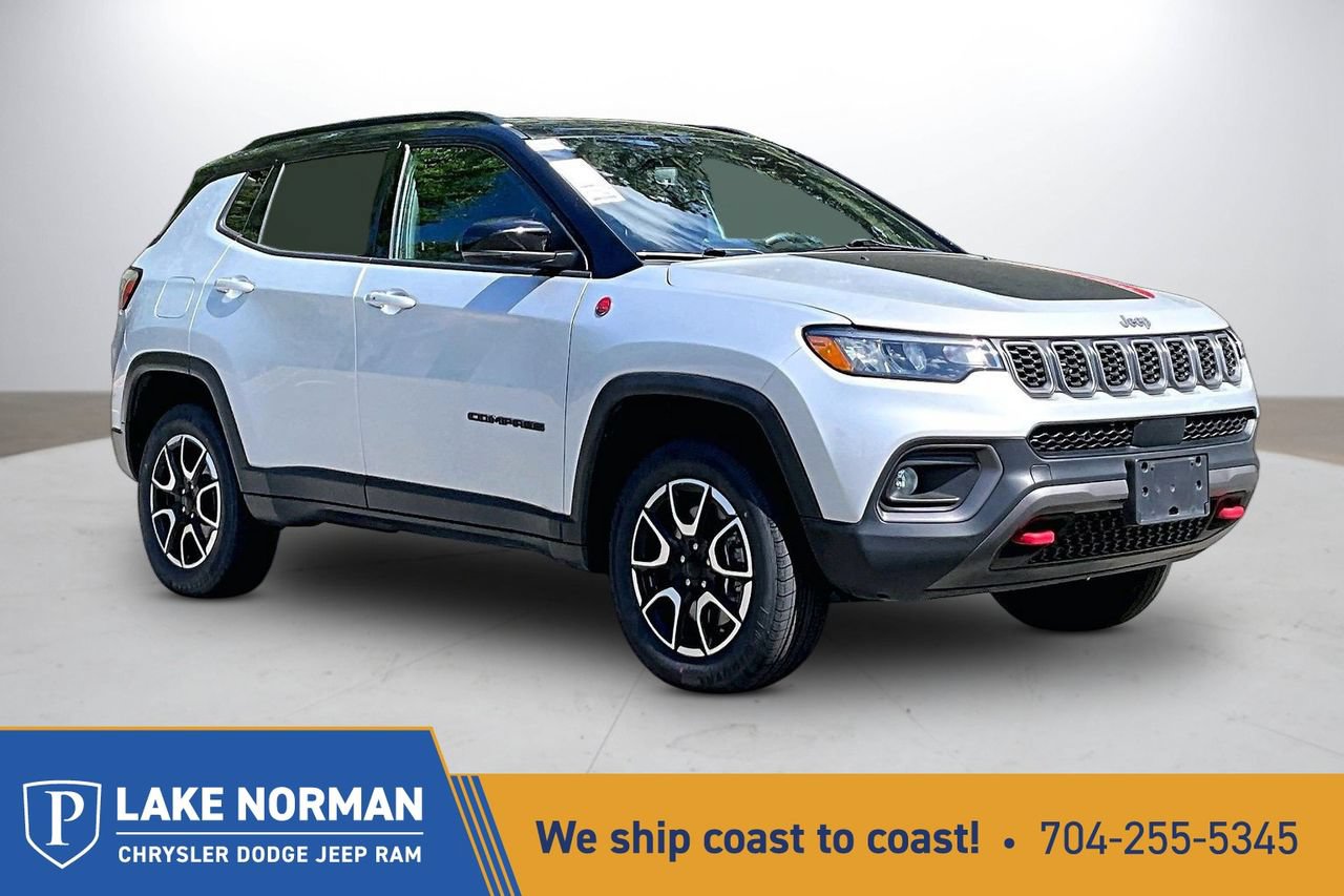 Used 2024 Jeep Compass Trailhawk AWD/4WD image 1