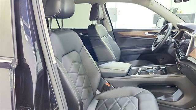 Used 2025 Volkswagen Atlas SE FWD image 26
