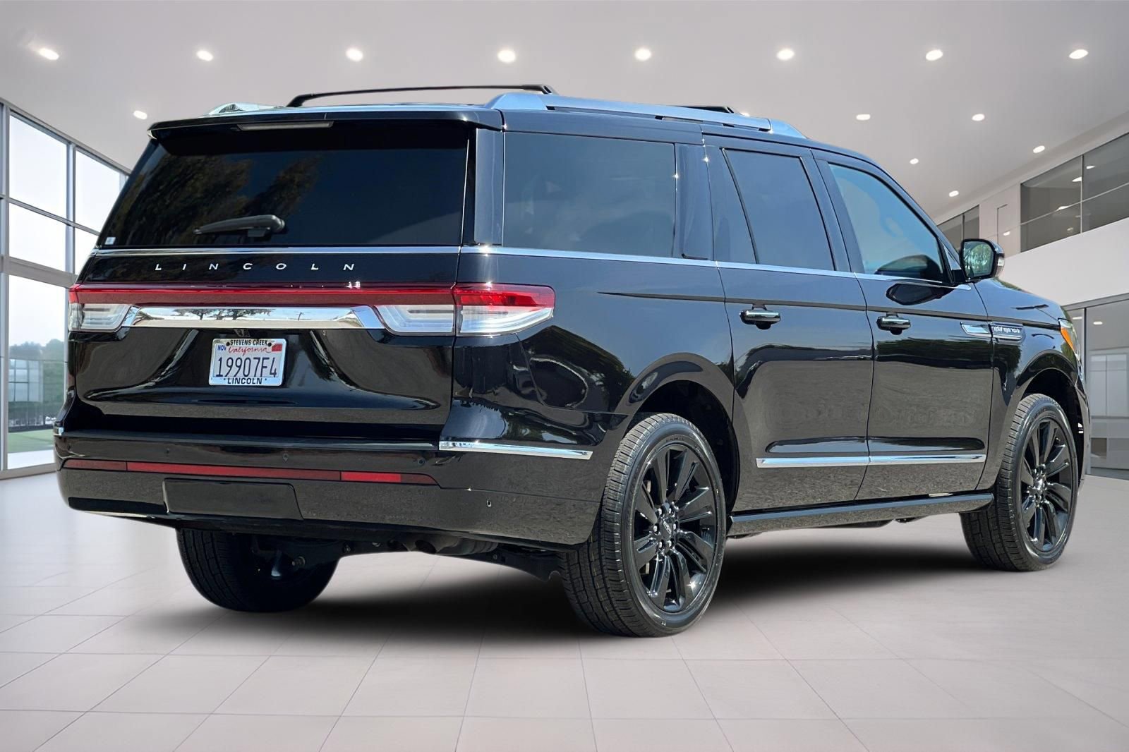 Certified 2023 Lincoln Navigator L Reserve AWD/4WD image 4