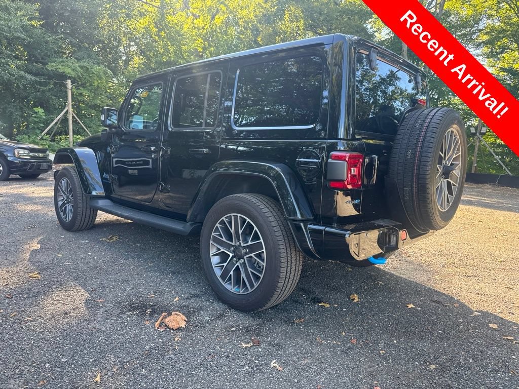 Used 2023 Jeep Wrangler Unlimited Sahara AWD/4WD image 3