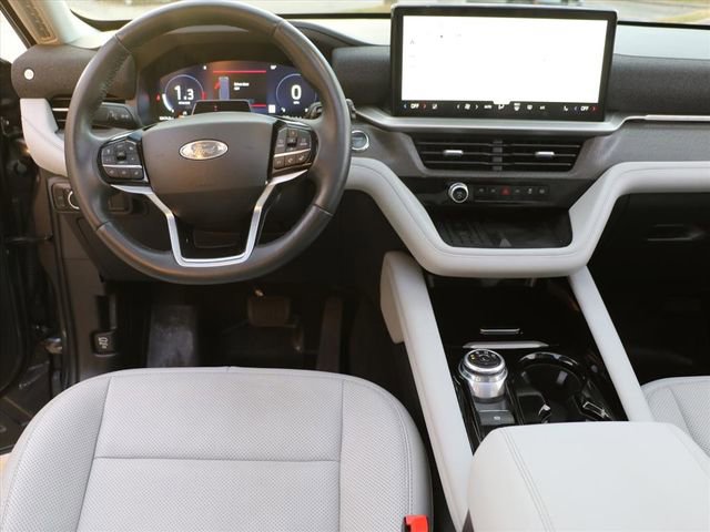 Used 2025 Ford Explorer Platinum w/ LUX Leather Package image 17