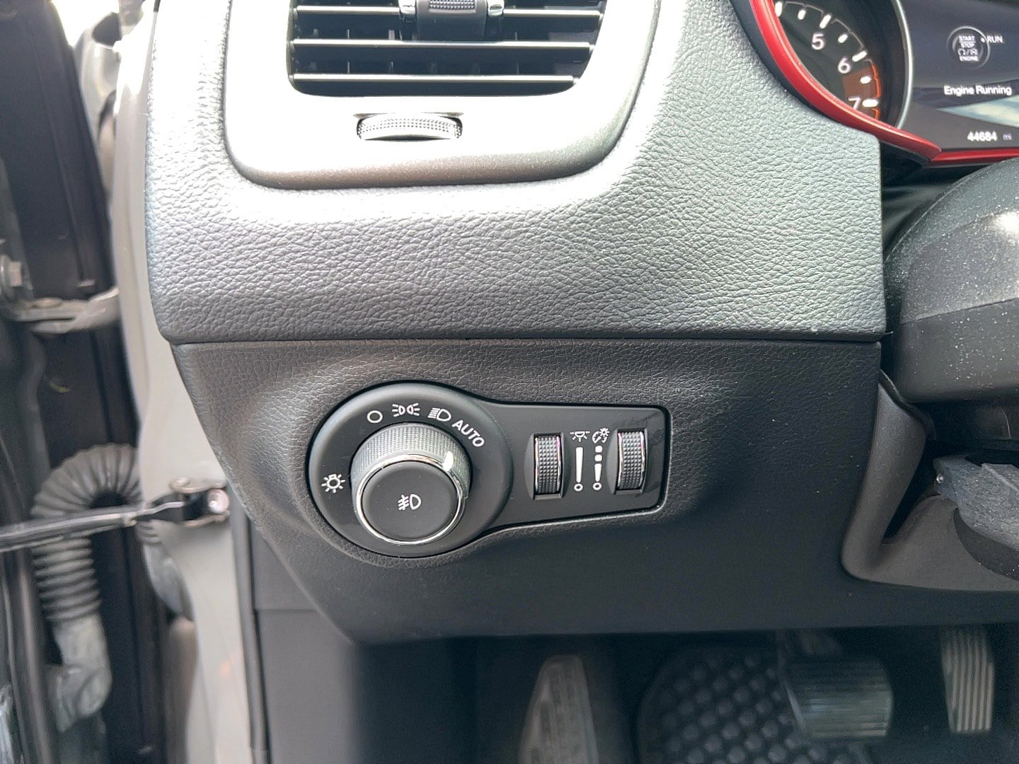 Used 2019 Jeep Compass Trailhawk w/ Leather Interior Group AWD/4WD image 14