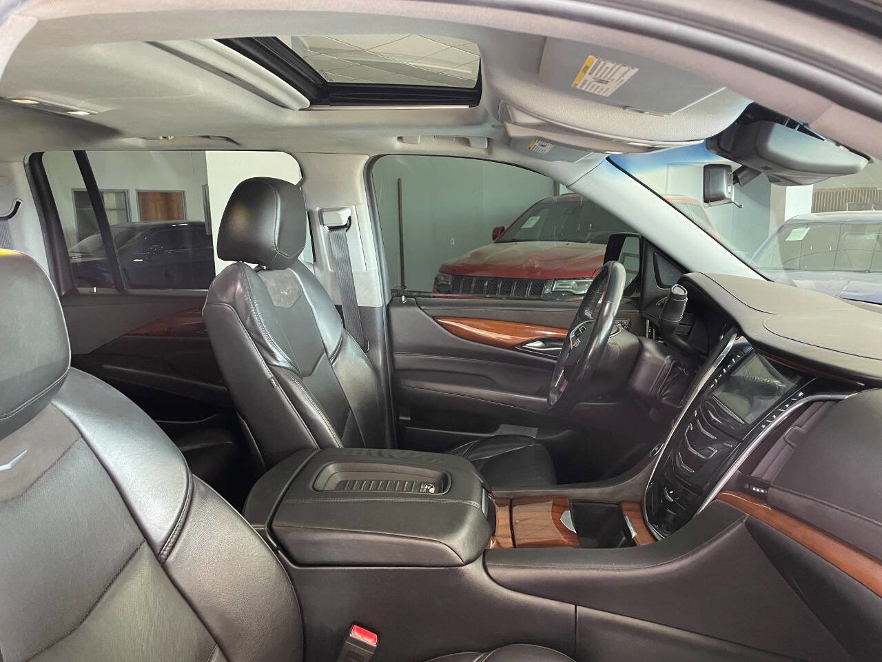 Used 2018 Cadillac Escalade ESV Luxury AWD/4WD image 32