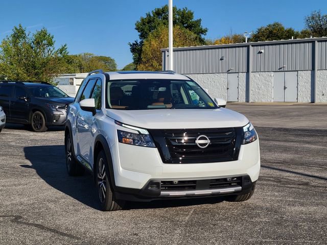 New 2025 Nissan Pathfinder Platinum w/ Black Appearance Package image 3