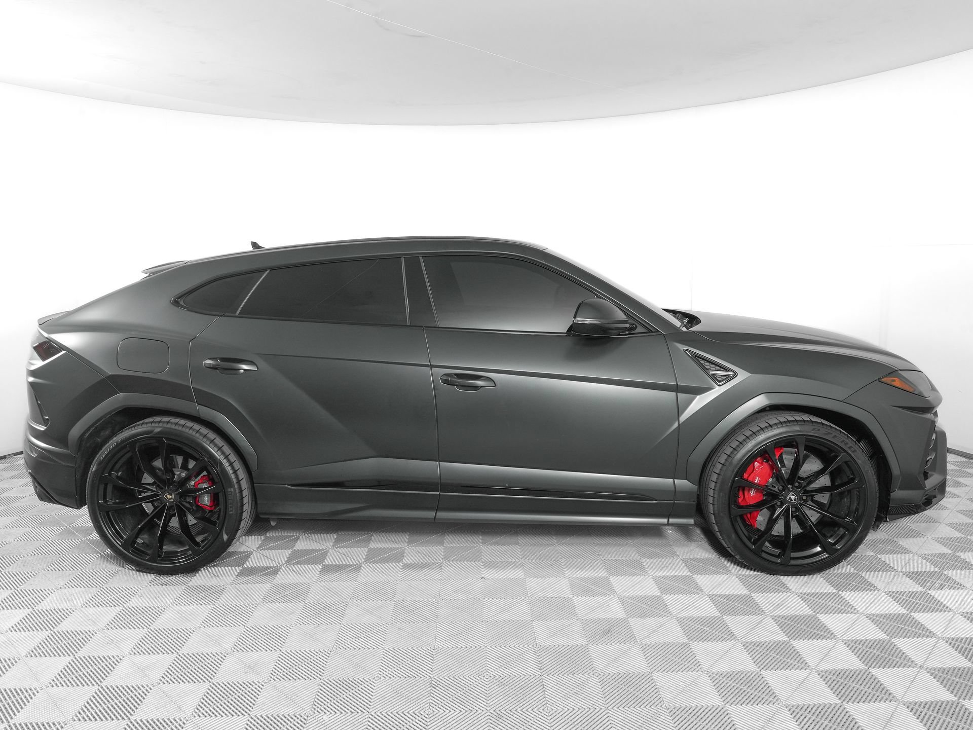 Used 2021 Lamborghini Urus AWD/4WD image 3