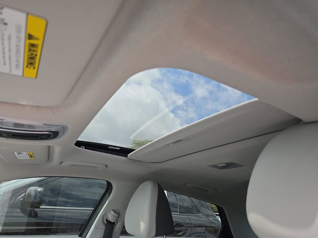 Used 2023 Hyundai Elantra Limited FWD image 29