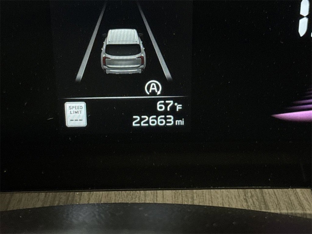 Used 2024 Kia Telluride EX w/ EX Captain's Chair Package image 12