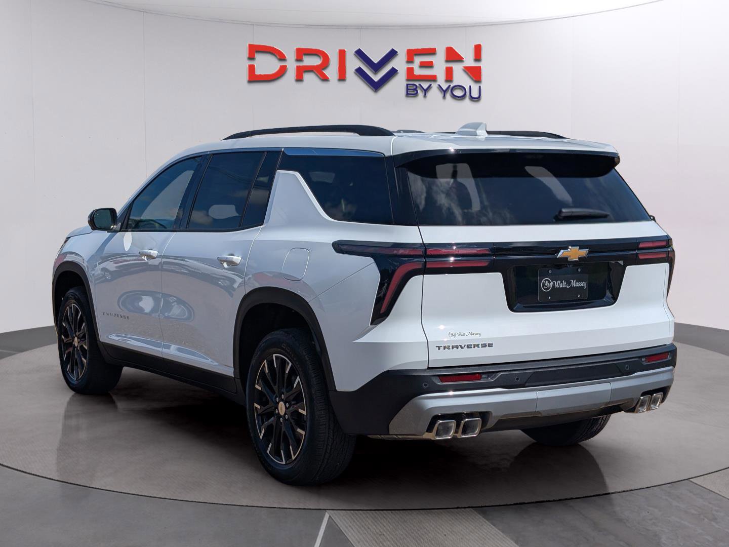 New 2026 Chevrolet Traverse LT w/ Sun and Wheel Package FWD image 3