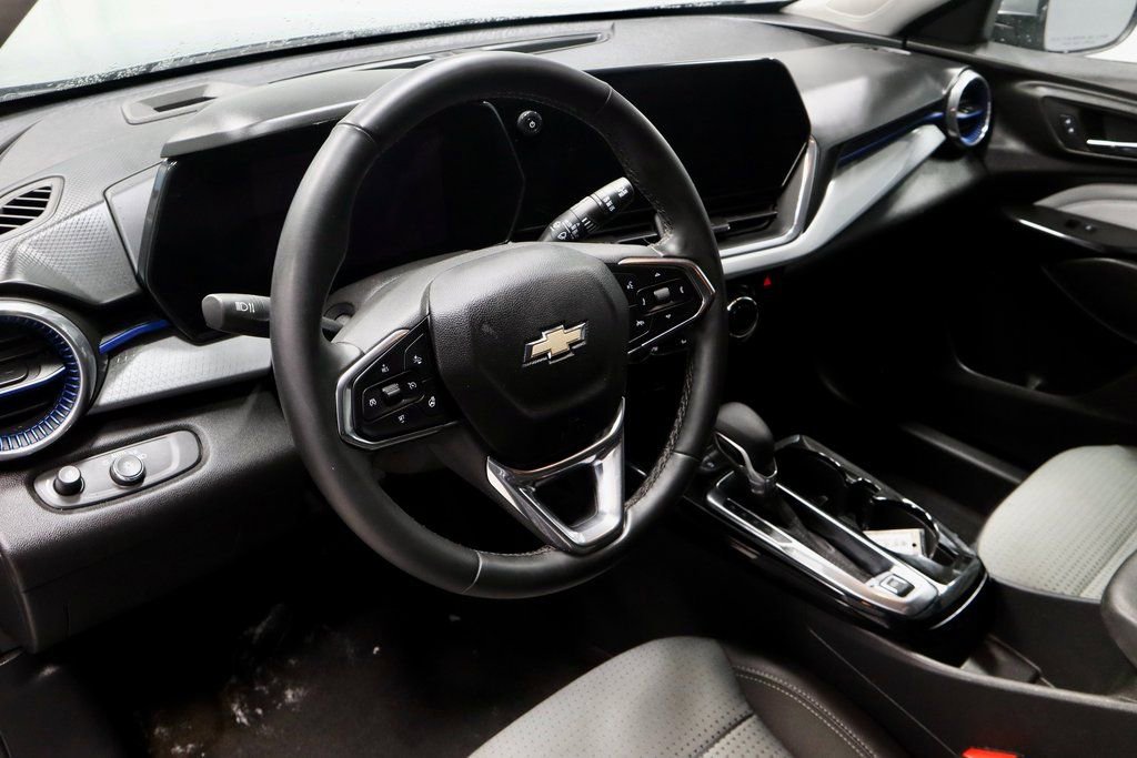 Used 2025 Chevrolet Trax LT w/ Driver Confidence Package image 25