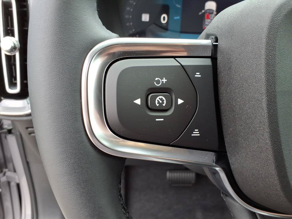 Certified 2026 Volvo XC40 B5 Plus w/ Climate Package AWD/4WD image 15