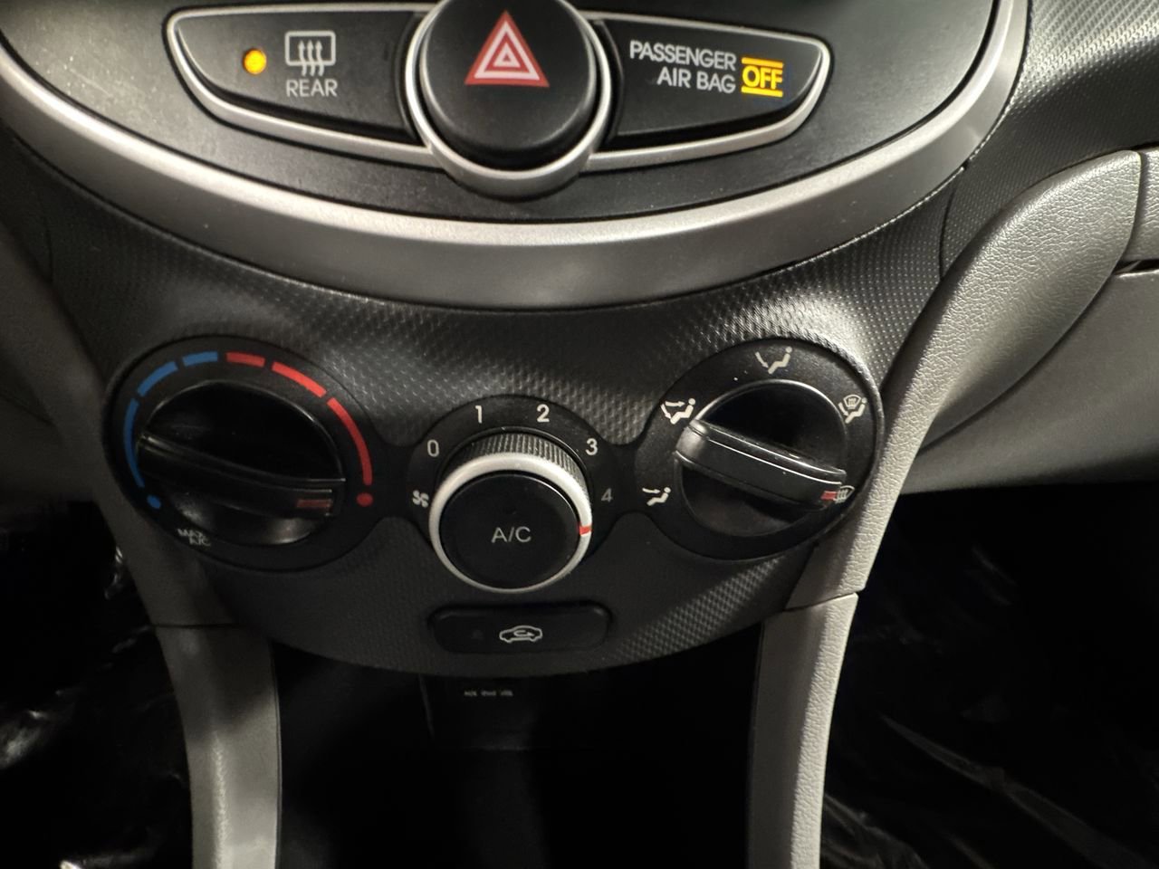 Used 2012 Hyundai Accent GLS w/ Comfort Pkg 2 FWD image 24